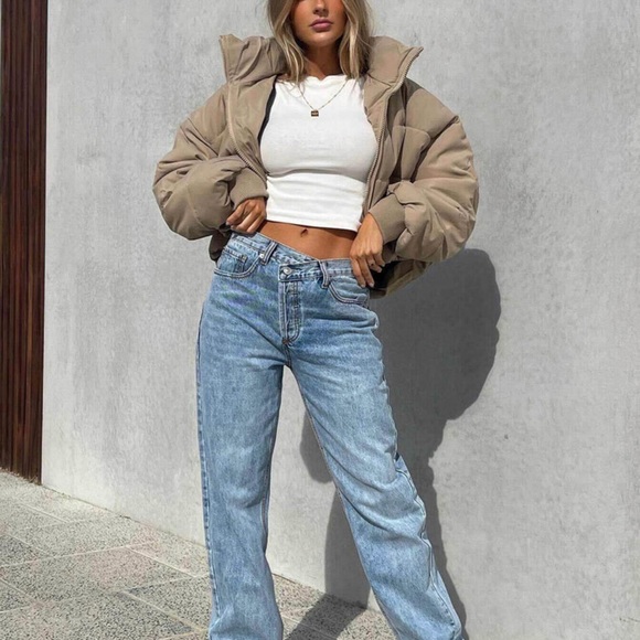 ASYMMETRIC STRAIGHT LEG JEAN LIGHT WASH DENIM - Picture 2 of 4